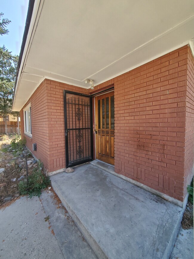 Building Photo - 260 E Judicial St