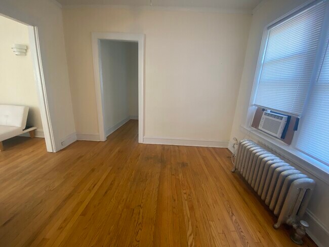 Building Photo - 5060 N Wolcott Ave