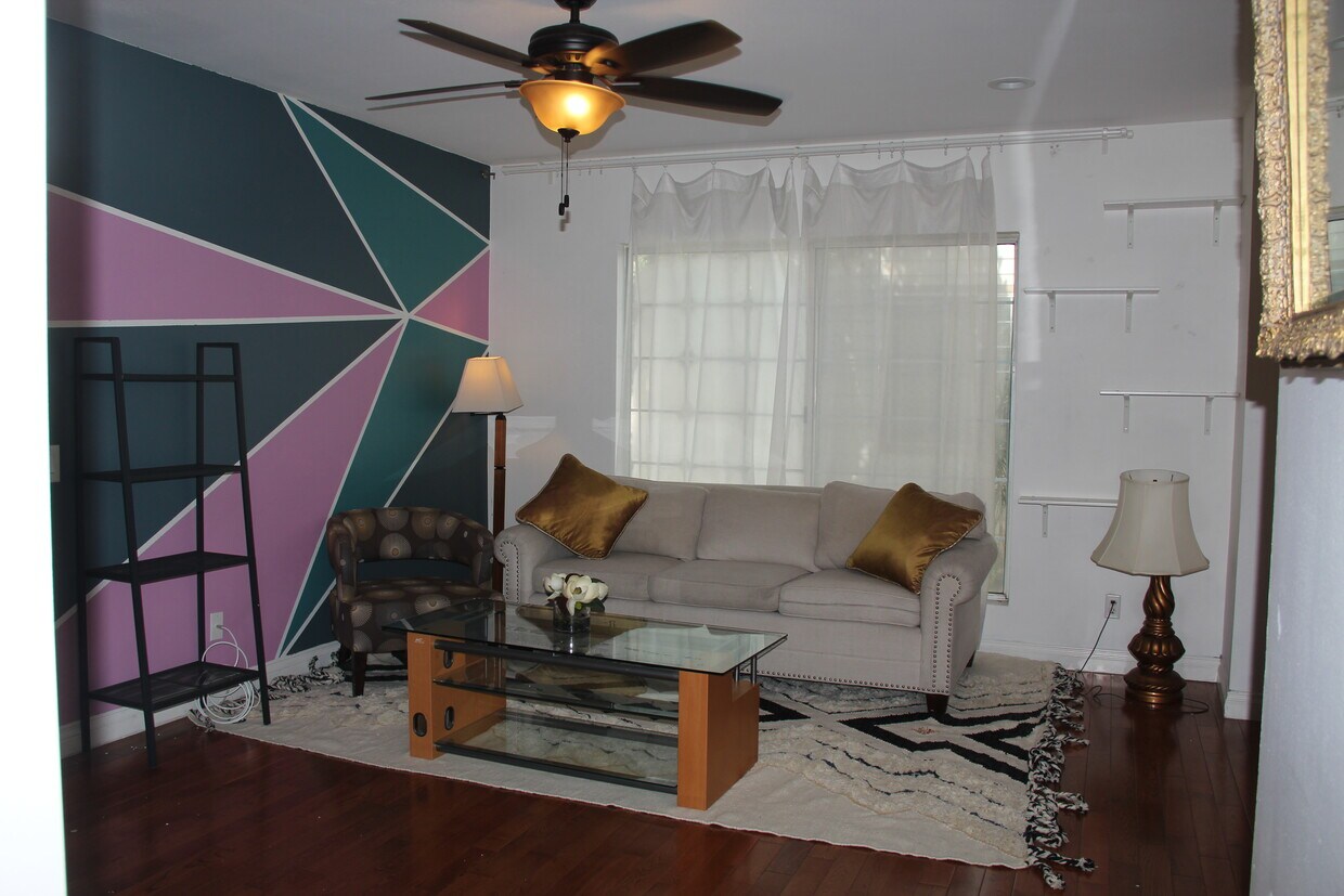 Foto principal - 11150 Glenoaks Blvd