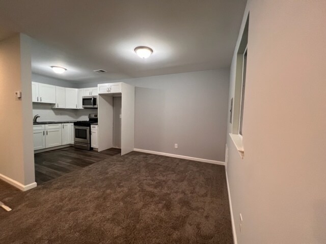 Building Photo - 411 N Stiles Ave