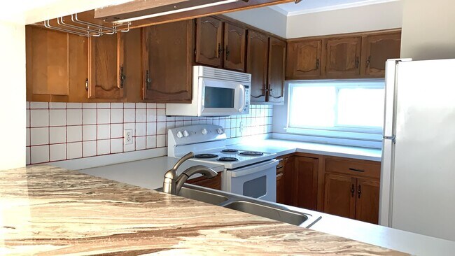 Building Photo - 1701 Yaupon Dr