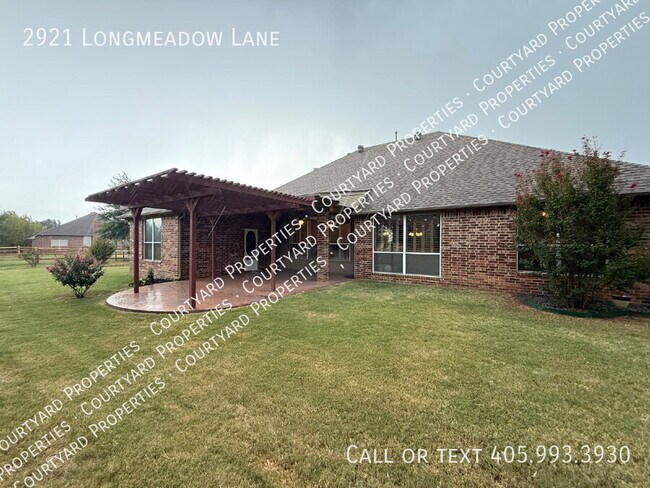 Building Photo - 2921 Longmeadow Ln
