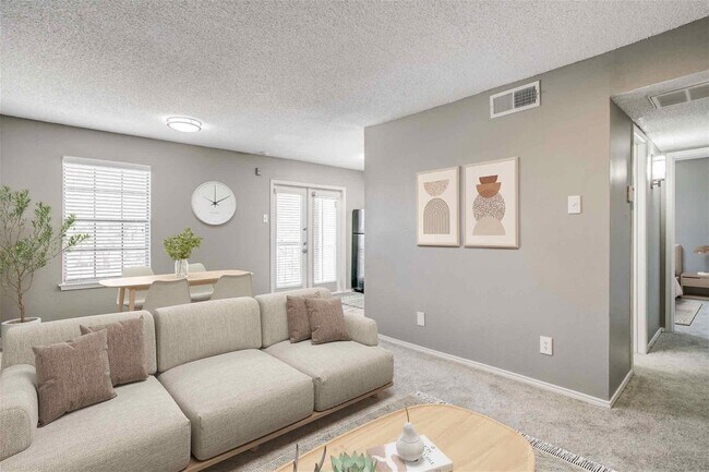 Foto del edificio - 2105 Cottonwood Club Dr