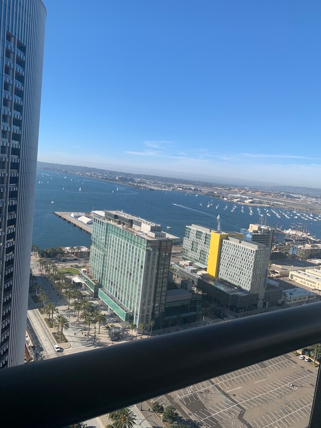 View! - 700 W E St