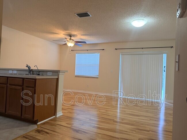 Foto del edificio - 4215 Winding River Way