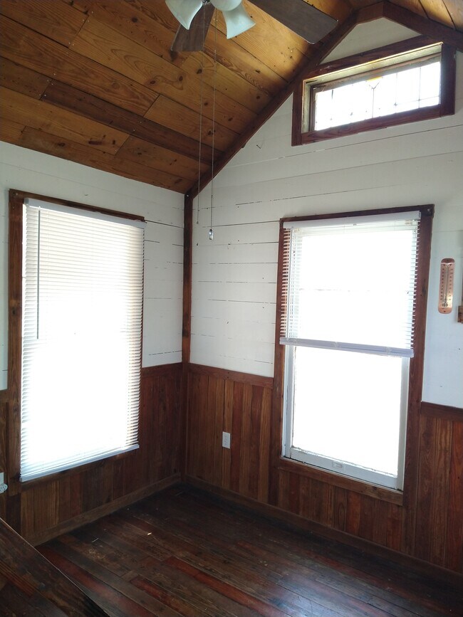 Área de estar - 432 Triple D Dr