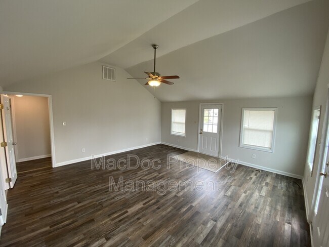 Foto del edificio - 5472 Riverview Dr