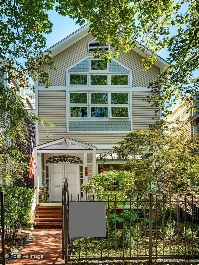 Primary Photo - 2051 N Bissell St