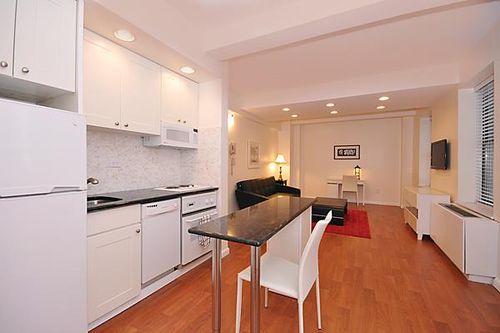 Building Photo - 150 W 51st St