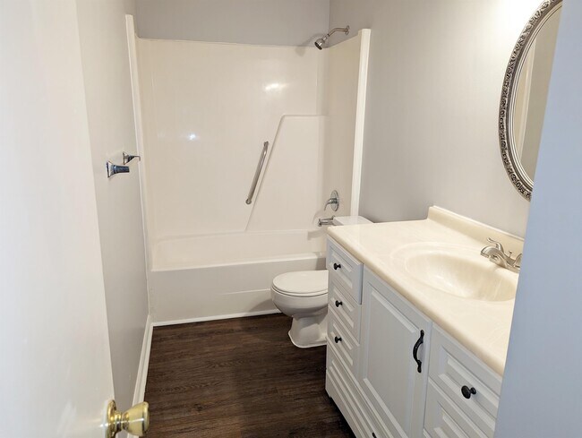 Foto del edificio - 1214 Cedar Creek Dr