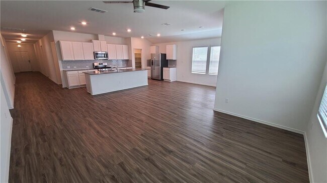 Building Photo - 107 Esparza Dr
