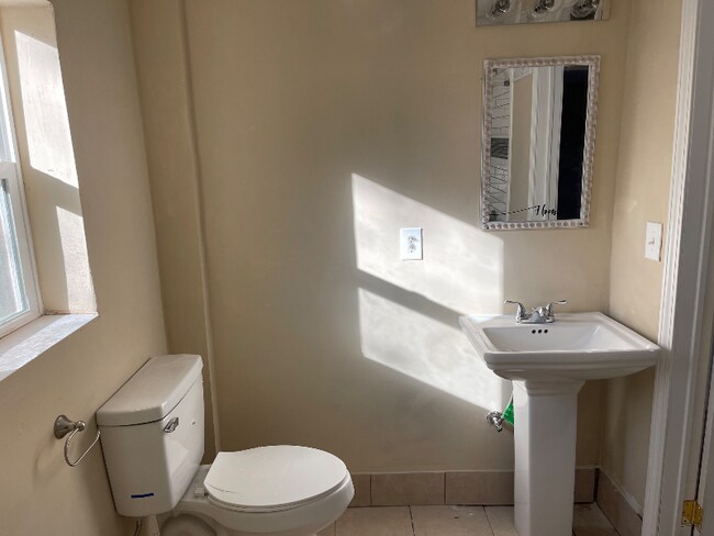 Foto del edificio - 1719 Fairfax St