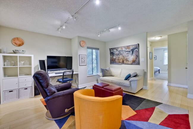 Foto del edificio - Fully Furnished Condo near Downtown Mountain View & Stevens Creek Trail