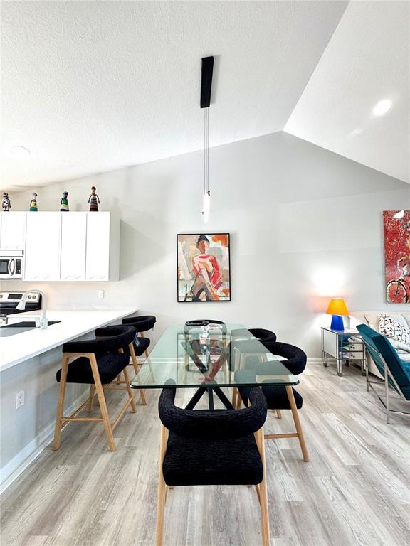 Foto del edificio - 5222 Myrtle Wood