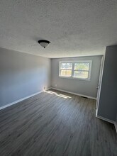 Building Photo - 3812 W Bay Ave