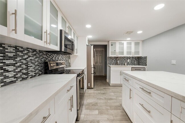 Building Photo - 6657 SW 139th Ave