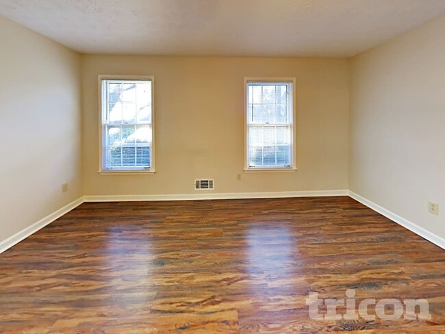 Foto del edificio - 740 Cedar Farms Dr