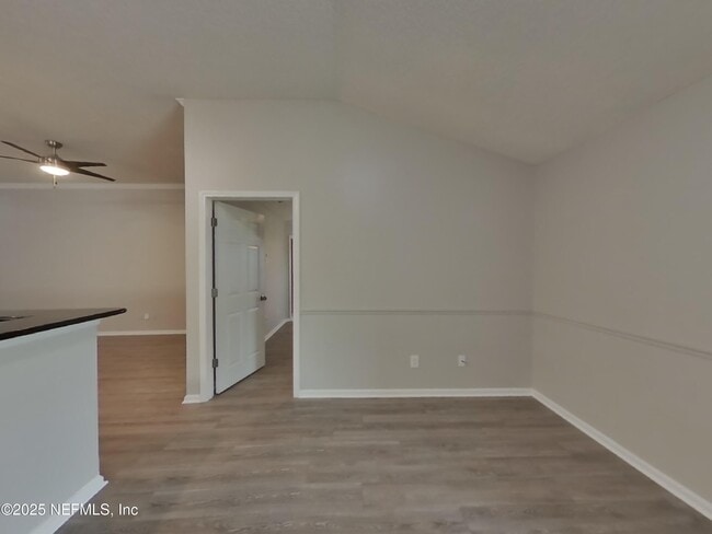 Foto del edificio - 1695 Northglen Cir