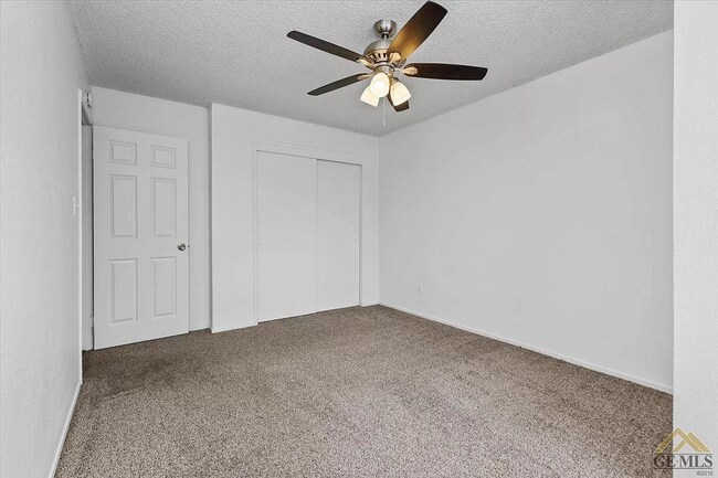 Building Photo - 2909 Woodglen Dr