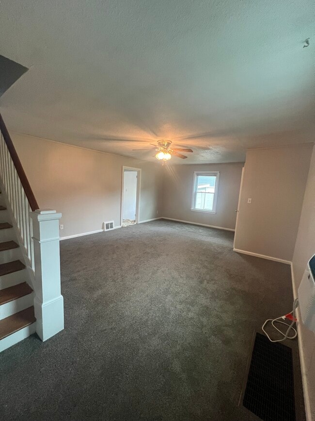 Building Photo - 1550 W 45th St