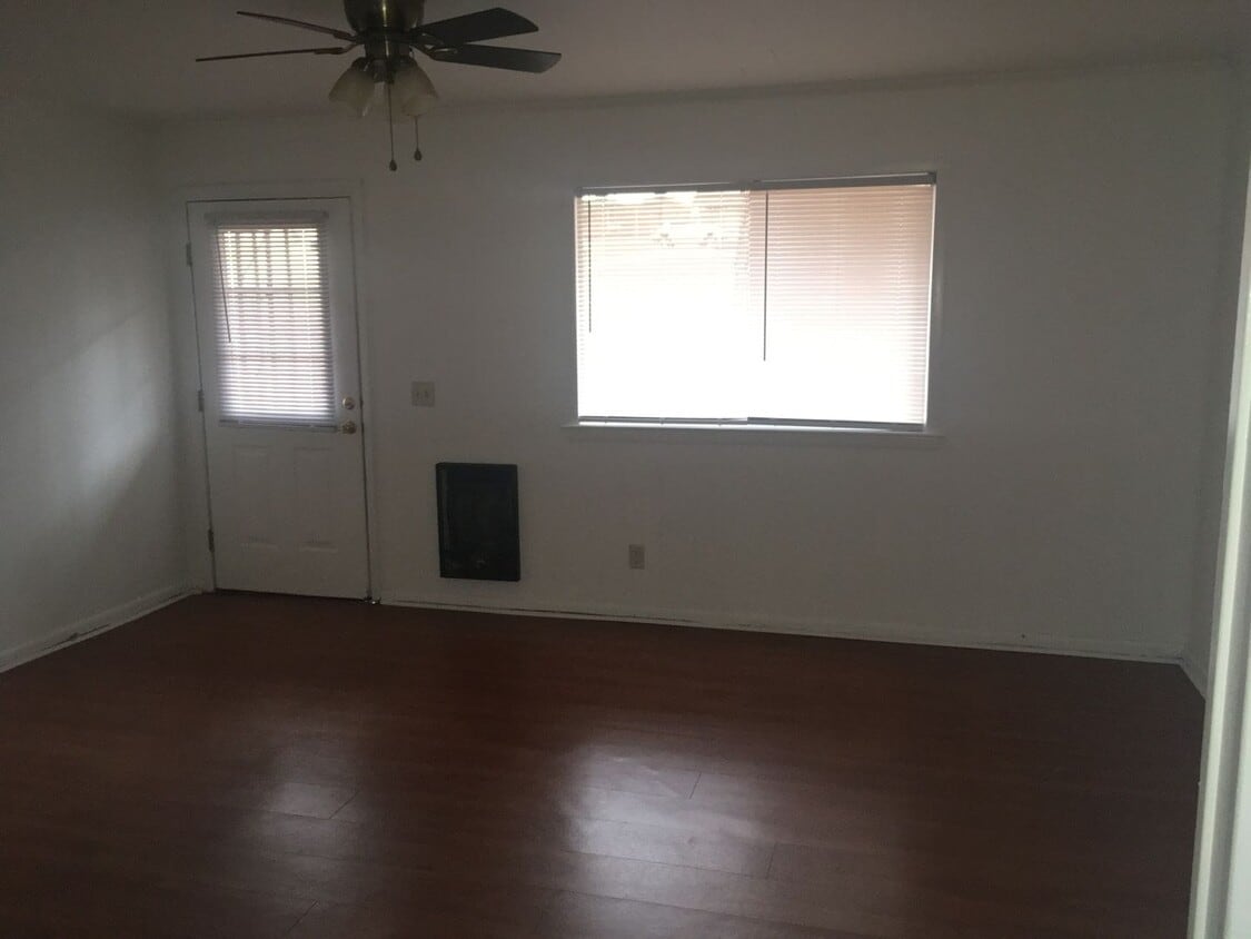 Building Photo - 208 Corman Ave