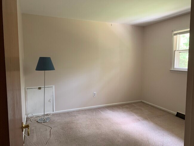 Dormitorio - 301 Lehigh Rd N