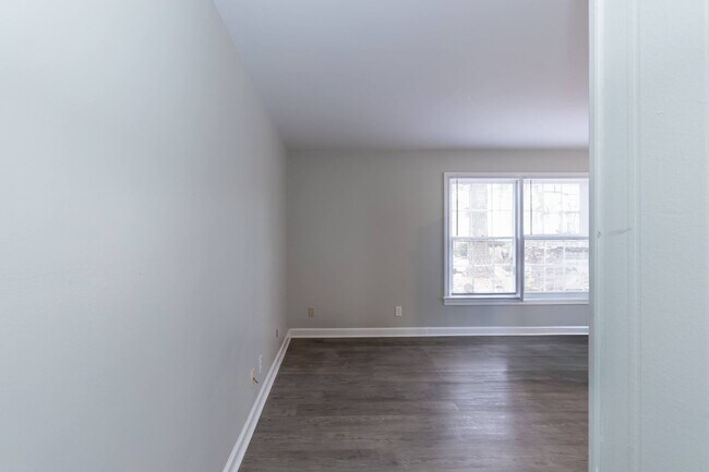 Building Photo - Newly Remodeled Two Bedroom Home!