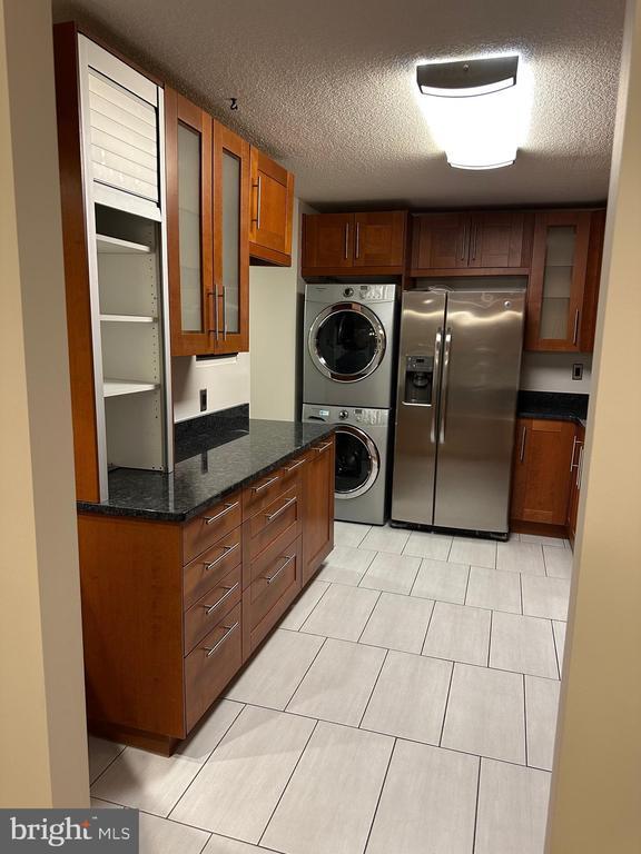 Building Photo - 307 Yoakum Pkwy