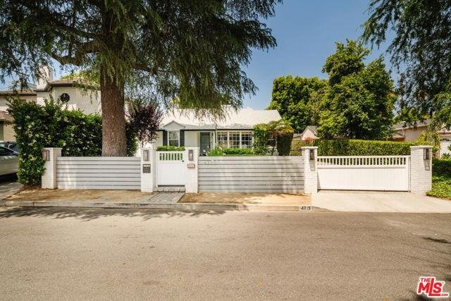 Primary Photo - 4713 Noble Avenue, Los Angeles, CA 91403 -...