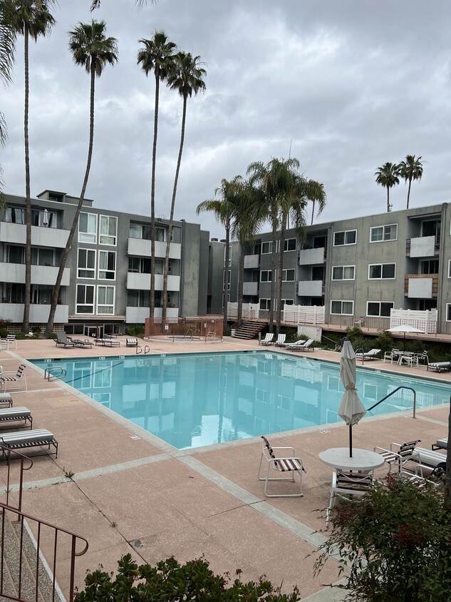 Foto principal - 4915 Tyrone Ave