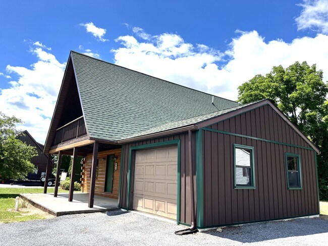 Foto del edificio - CONTRACT PENDING!! Charming A-frame single...