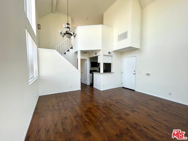 Building Photo - 1529 S Bundy Dr