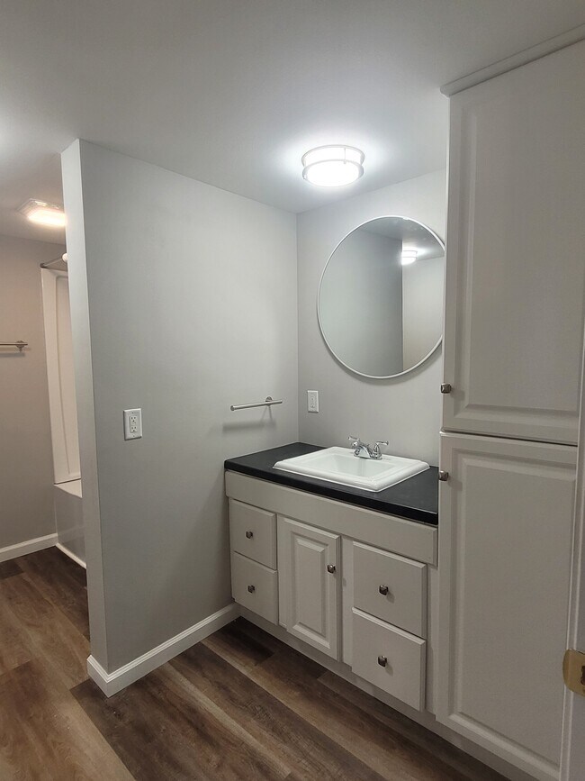 Baño principal - 111 E 19th St S