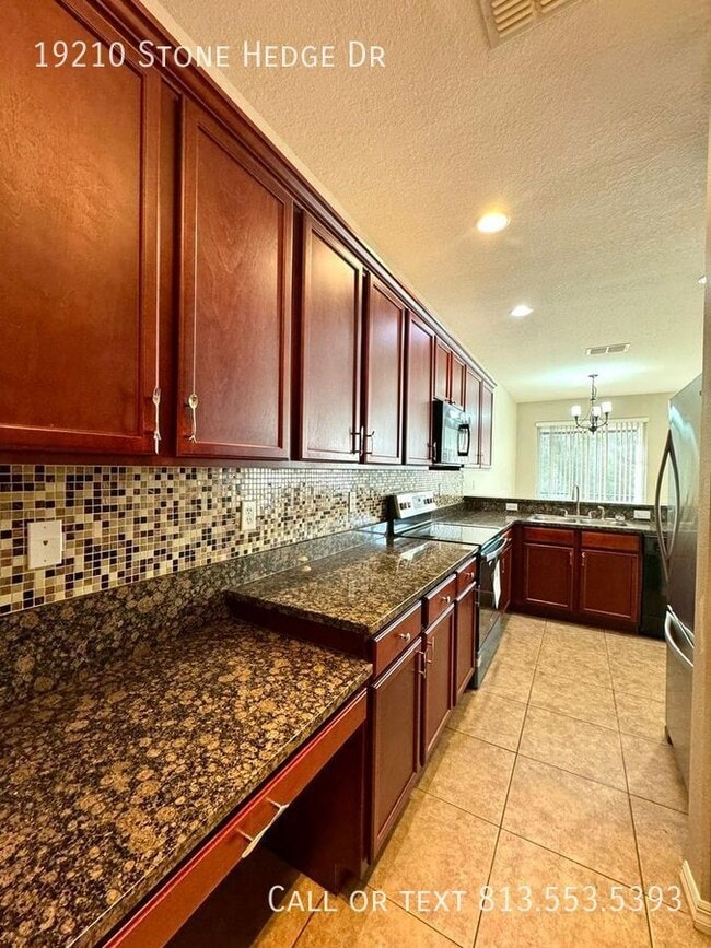 Foto del edificio - 19210 Stone Hedge Dr