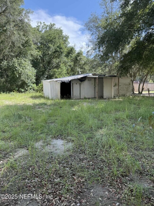 Building Photo - 707 Dawn Ave