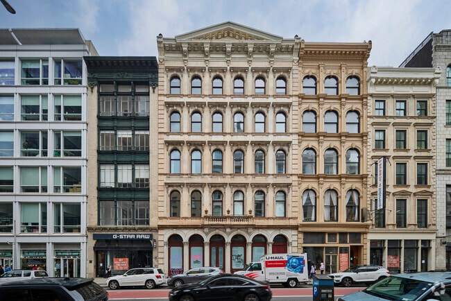Building Photo - 443 Broadway