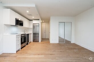 Building Photo - 55 Hendrick Ave