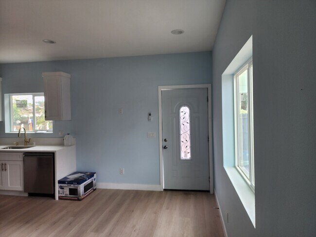 Foto del edificio - 15302 Leahy Ave