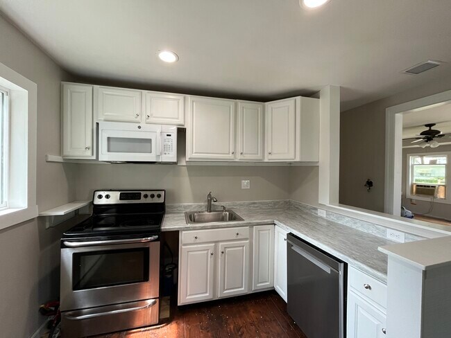 Foto del edificio - 200 Woodcrest Ave