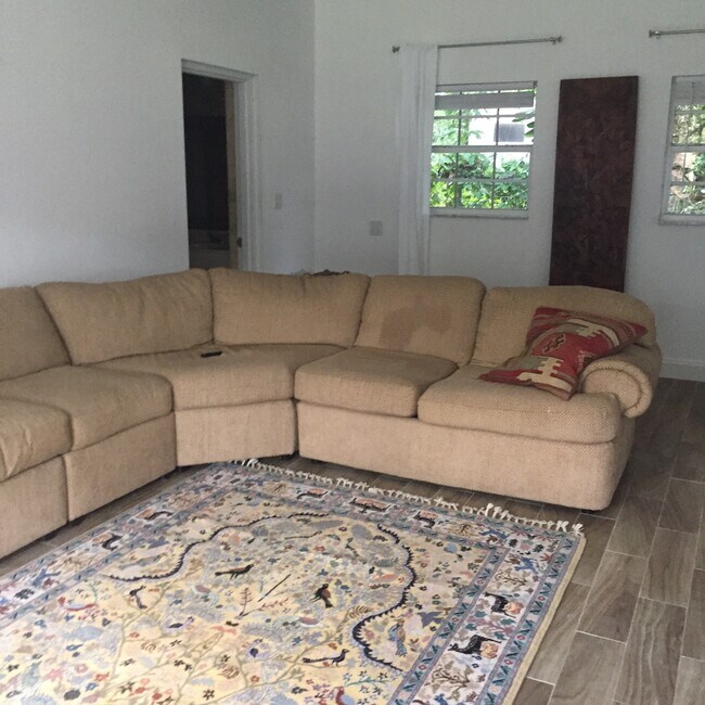 Foto del edificio - 6225 Pine Dr