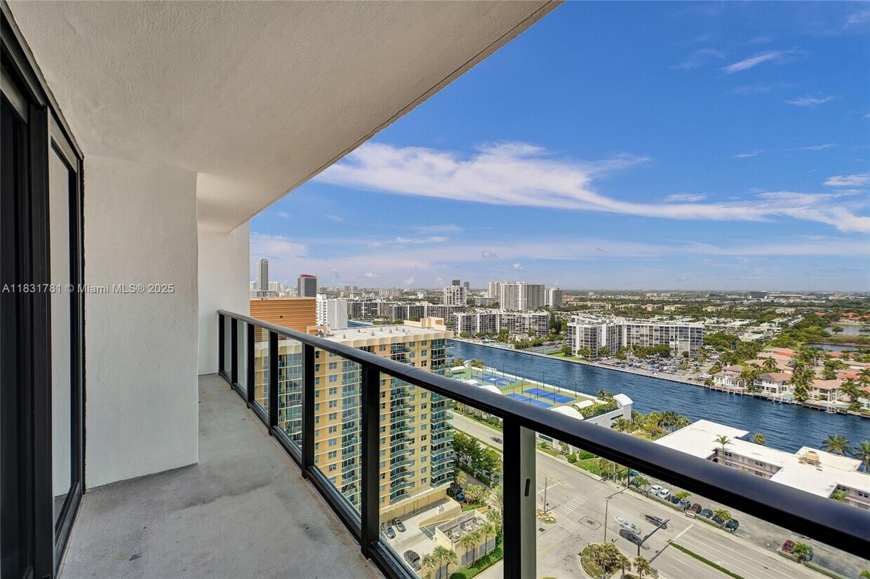Foto principal - 2301 S Ocean Dr