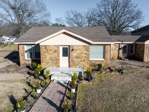 Building Photo - 3905 Jenny Lind Rd