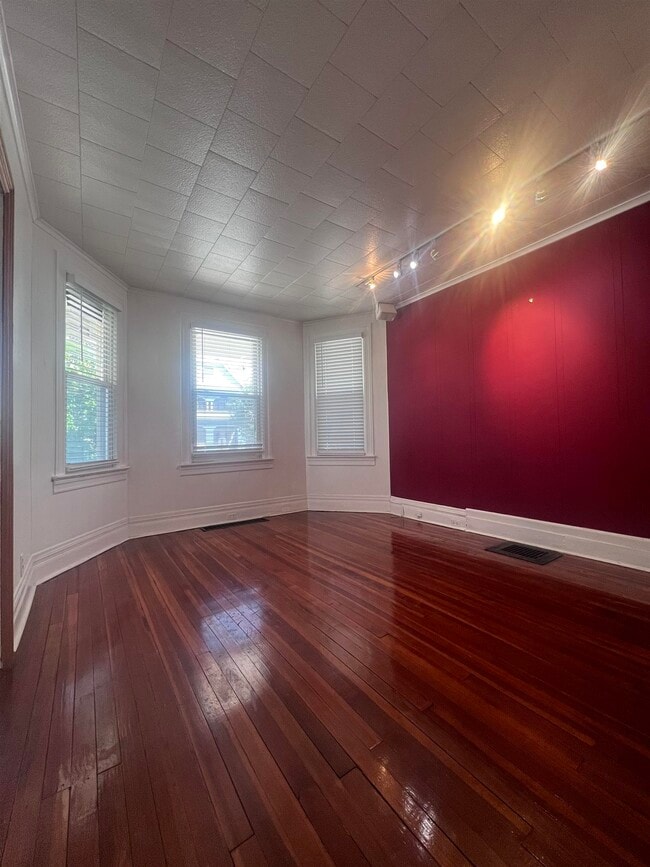 Building Photo - 94 W 46th St