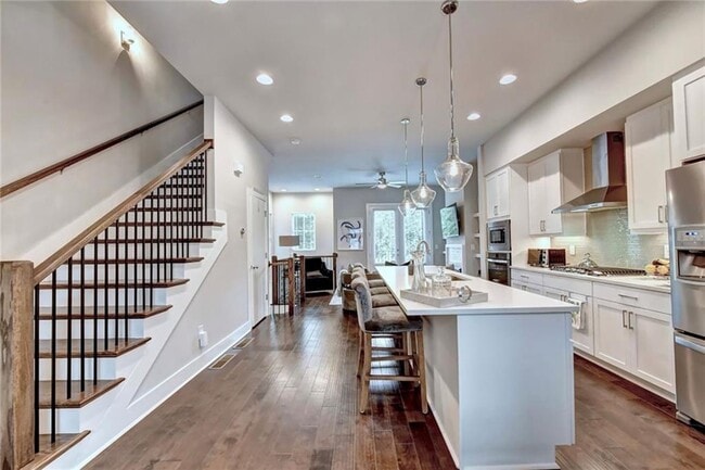 Building Photo - 711 Taylor Ct