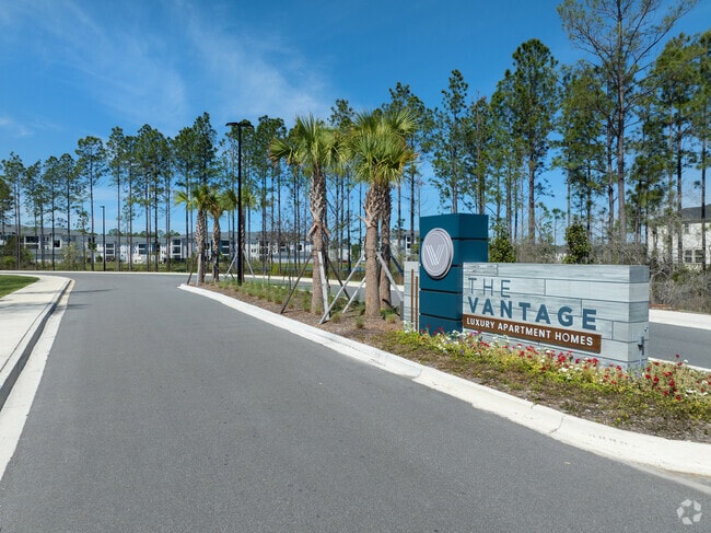 Building Photo - THE VANTAGE APARTMENTS