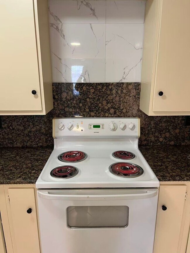 Building Photo - Beautiful 3 Bedroom 2 Bathroom in Plano!