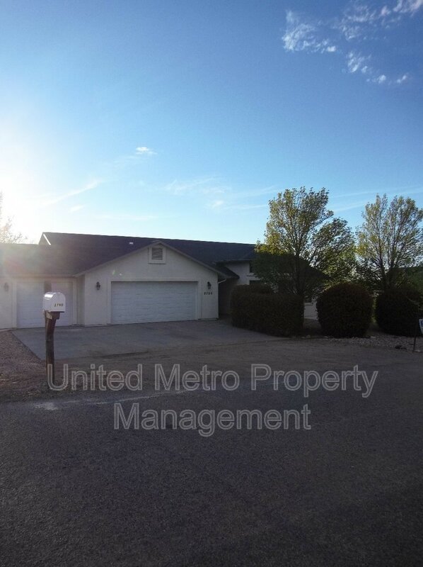 Primary Photo - 3750 N Meadowlark Dr