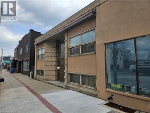 Building Photo - 216 Parkdale Ave N
