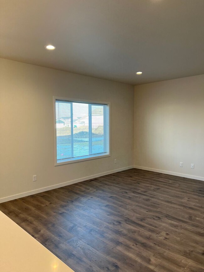 Building Photo - New 3 Bedroom/2.5 Bathroom House - Rent Wi...