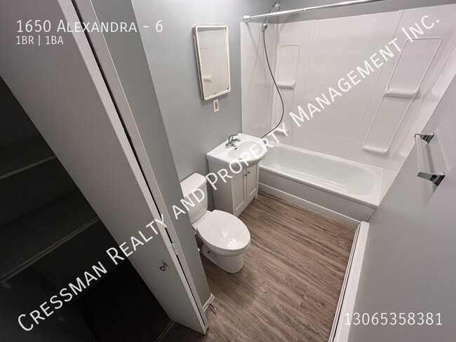 Building Photo - 1 Bed 1 bath APARTMENT located in Regina, ...
